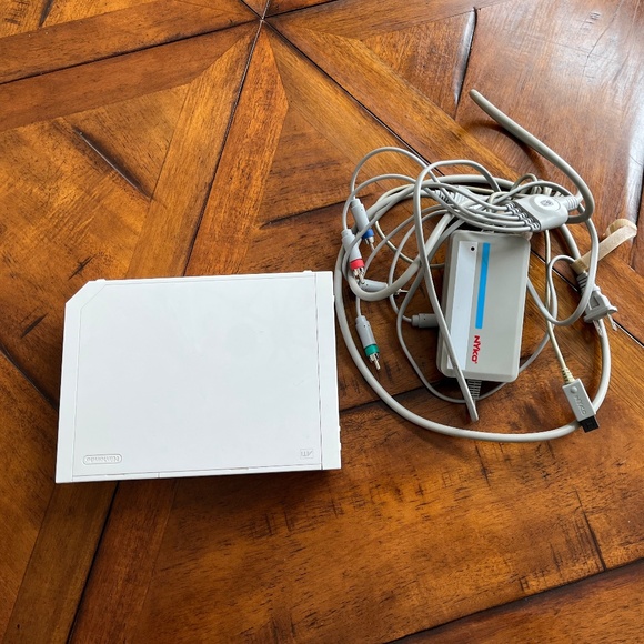 Nintendo Wii Console - Picture 2 of 4